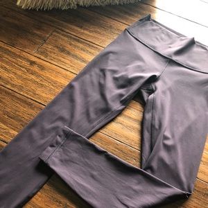 HW Wunder Under eggplant color